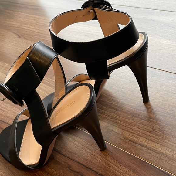 Gianvito Rossi Black Leather Ankle Strap Heels | Made in Italy | Size 36 Europe - Picture 4 of 9